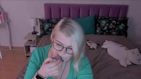 Sabrina MacMarren online show from 28, 2, 2025