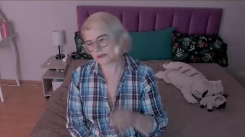 Sabrina MacMarren online show from 3, 3, 2025