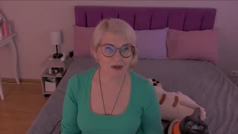 Sabrina MacMarren online show from 10, 3, 2025