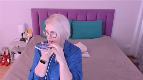 Sabrina MacMarren online show from 24, 10, 2025