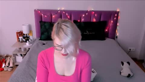 Sabrina MacMarren online show from 15, 12, 2025