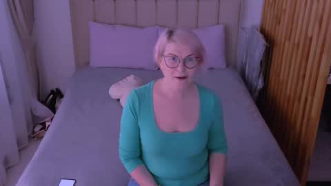 Sabrina MacMarren online show from 19, 3, 2026