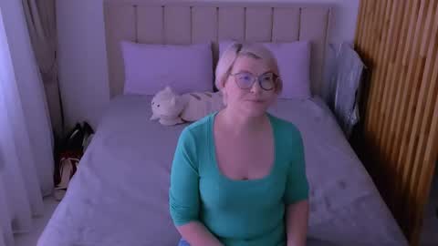 Sabrina MacMarren online show from 23, 3, 2026