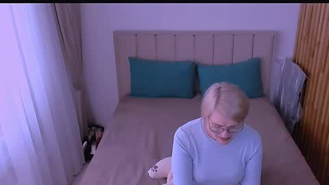 Snapshot of sabrinamacmarren chatting on 25, 4, 2026 Sabrina MacMarren online show from 25, 4, 2026