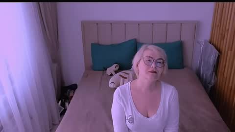 Snapshot of sabrinamacmarren chatting on 28, 4, 2026 Sabrina MacMarren online show from 28, 4, 2026