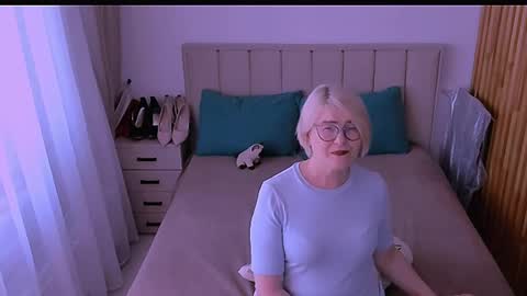 Snapshot of sabrinamacmarren chatting on 5, 5, 2026 Sabrina MacMarren online show from 5, 5, 2026
