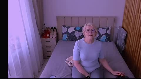 Snapshot of sabrinamacmarren chatting on 11, 5, 2026 Sabrina MacMarren online show from 11, 5, 2026