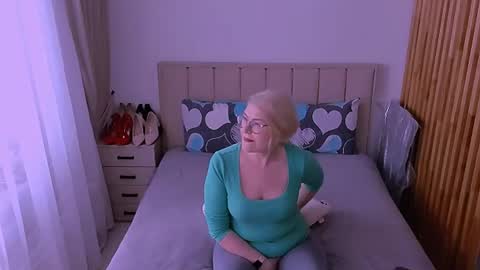 Snapshot of sabrinamacmarren chatting on 14, 5, 2026 Sabrina MacMarren online show from 14, 5, 2026