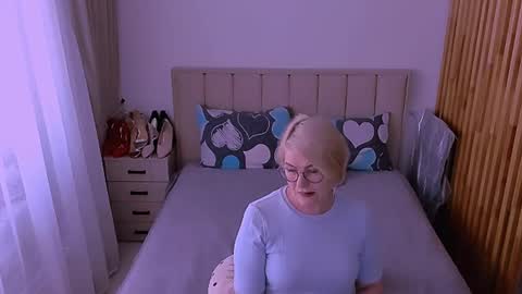 Snapshot of sabrinamacmarren chatting on 17, 5, 2026 Sabrina MacMarren online show from 17, 5, 2026