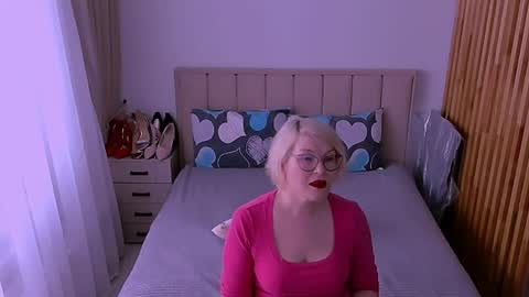 Snapshot of sabrinamacmarren chatting on 21, 5, 2026 Sabrina MacMarren online show from 21, 5, 2026