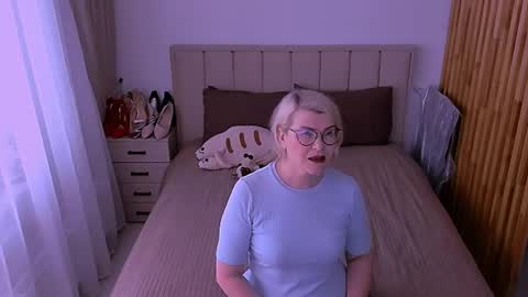 Snapshot of sabrinamacmarren chatting on 30, 5, 2026 Sabrina MacMarren online show from 30, 5, 2026