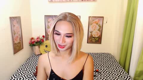 Snapshot of sabrinauniversalcockts chatting on 2, 12, 2024 sabrina online show from 2, 12, 2024