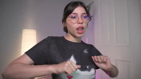 Snapshot of sadelune chatting on 15, 1, 2026 An online show from 15, 1, 2026