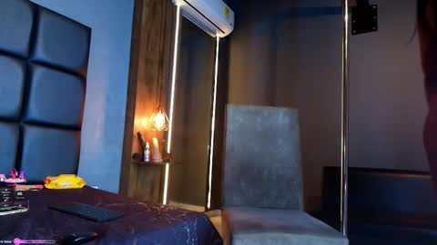 Snapshot of safiro_blue chatting on 12, 11, 2025 SARA online show from 12, 11, 2025