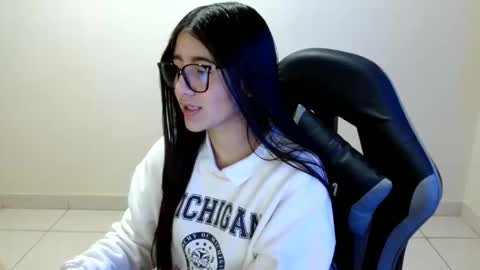 Snapshot of sahaliefox_ chatting on 11, 6, 2026 Sahaliefox online show from 11, 6, 2026