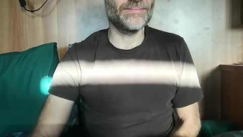 Snapshot of saint009 chatting on 17, 11, 2025 saint009 online show from 17, 11, 2025