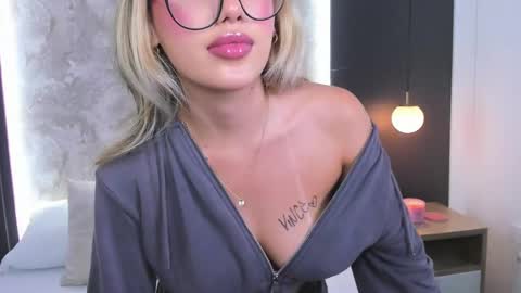 Snapshot of saliha_pinky chatting on 14, 9, 2025 S A L I H A online show from 14, 9, 2025