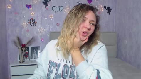 Snapshot of sallyverda chatting on 19, 2, 2025 Sally online show from 19, 2, 2025