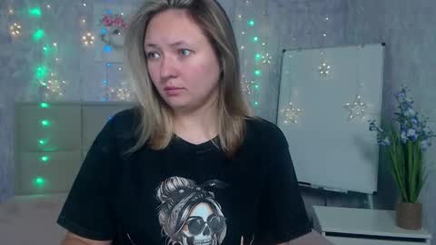 Snapshot of sallyverda chatting on 10, 9, 2025 Sally online show from 10, 9, 2025