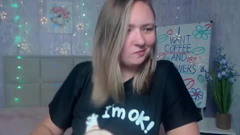 Snapshot of sallyverda chatting on 12, 9, 2025 Sally online show from 12, 9, 2025