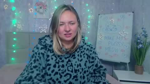 Snapshot of sallyverda chatting on 3, 10, 2025 Sally online show from 3, 10, 2025