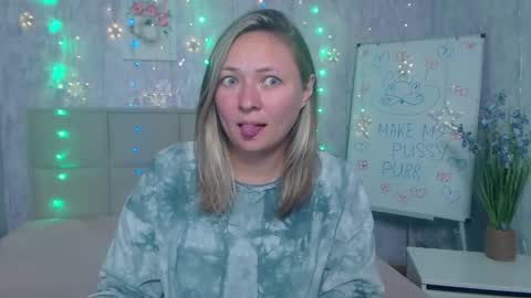 Snapshot of sallyverda chatting on 6, 10, 2025 Sally online show from 6, 10, 2025