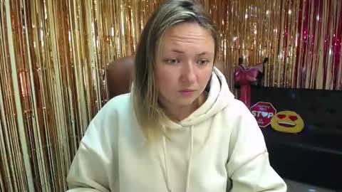 Snapshot of sallyverda chatting on 12, 10, 2025 Sally online show from 12, 10, 2025