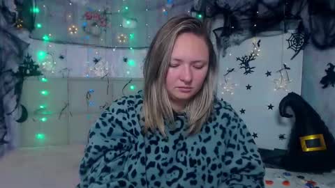 Snapshot of sallyverda chatting on 15, 10, 2025 Sally online show from 15, 10, 2025