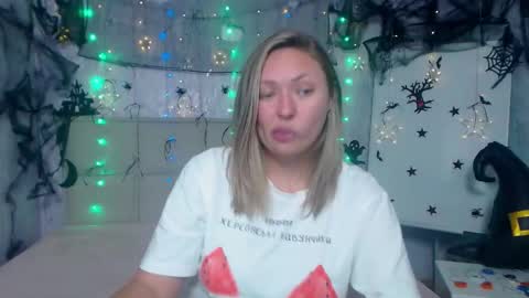 Snapshot of sallyverda chatting on 16, 10, 2025 Sally online show from 16, 10, 2025