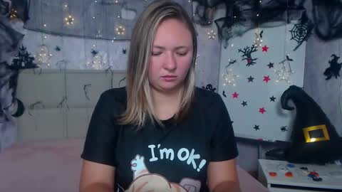 Snapshot of sallyverda chatting on 17, 10, 2025 Sally online show from 17, 10, 2025