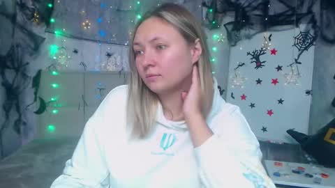 Snapshot of sallyverda chatting on 21, 10, 2025 Sally online show from 21, 10, 2025