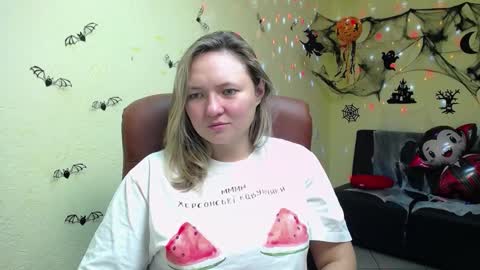 Snapshot of sallyverda chatting on 3, 11, 2025 Sally online show from 3, 11, 2025