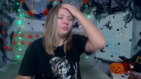 Snapshot of sallyverda chatting on 4, 11, 2025 Sally online show from 4, 11, 2025