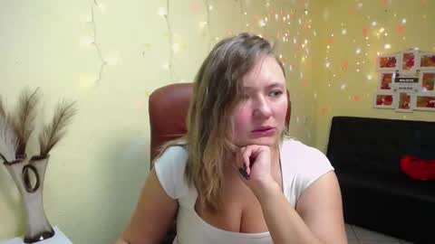 Snapshot of sallyverda chatting on 7, 11, 2025 Sally online show from 7, 11, 2025