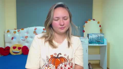 Snapshot of sallyverda chatting on 12, 11, 2025 Sally online show from 12, 11, 2025