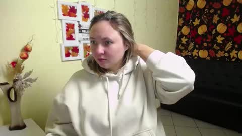 Snapshot of sallyverda chatting on 20, 11, 2025 Sally online show from 20, 11, 2025