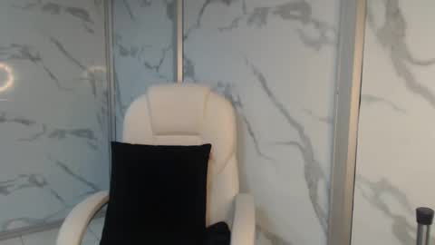 salmaportman_ online show from 20, 2, 2025