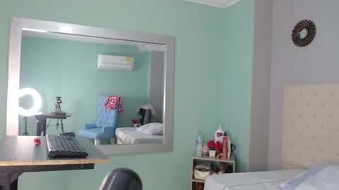 Snapshot of salome_aguilar chatting on 20, 9, 2025 Isabel online show from 20, 9, 2025