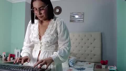 Snapshot of salome_aguilar chatting on 8, 10, 2025 Isabel online show from 8, 10, 2025