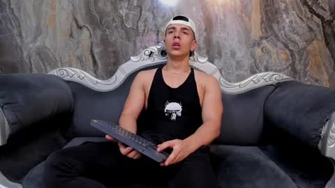 Snapshot of salvatore_damore chatting on 8, 1, 2025 SALVATORE online show from 8, 1, 2025