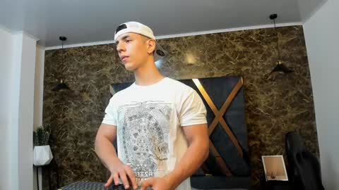 Snapshot of salvatore_damore chatting on 10, 1, 2025 SALVATORE online show from 10, 1, 2025