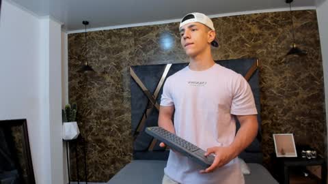 Snapshot of salvatore_damore chatting on 11, 1, 2025 SALVATORE online show from 11, 1, 2025