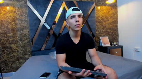 Snapshot of salvatore_damore chatting on 12, 1, 2025 SALVATORE online show from 12, 1, 2025