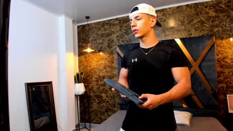 Snapshot of salvatore_damore chatting on 18, 1, 2025 SALVATORE online show from 18, 1, 2025