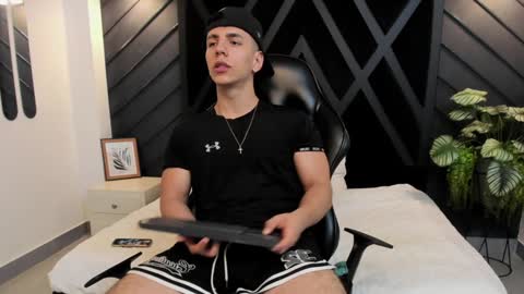 Snapshot of salvatore_damore chatting on 6, 2, 2025 SALVATORE online show from 6, 2, 2025