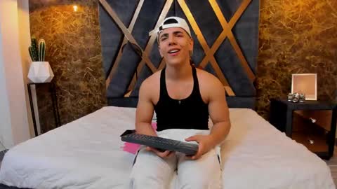 Snapshot of salvatore_damore chatting on 27, 2, 2025 SALVATORE online show from 27, 2, 2025