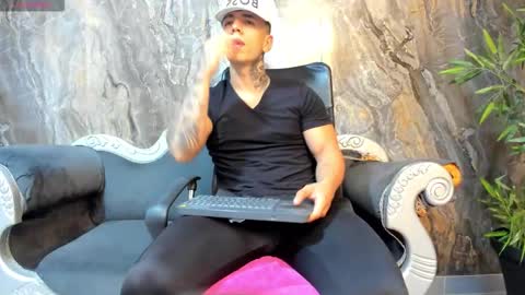 Snapshot of salvatore_damore chatting on 17, 9, 2025 SALVATORE online show from 17, 9, 2025