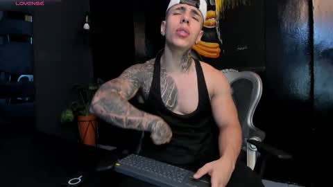 Snapshot of salvatore_damore chatting on 18, 11, 2025 SALVATORE online show from 18, 11, 2025