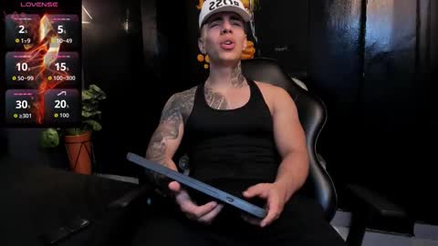 Snapshot of salvatore_damore chatting on 19, 11, 2025 SALVATORE online show from 19, 11, 2025