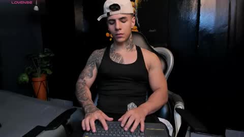 Snapshot of salvatore_damore chatting on 25, 11, 2025 SALVATORE online show from 25, 11, 2025